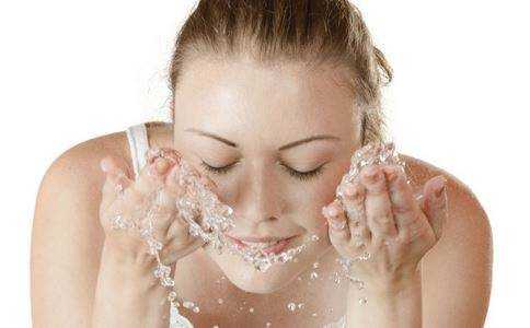 皮肤状态总不好?芜湖美容培训老师表示可能是水有问题。