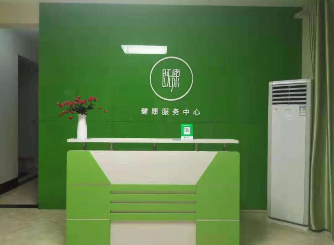 148届学员芳芳现在德胜广场综合店面 美容师6000到8000元左右