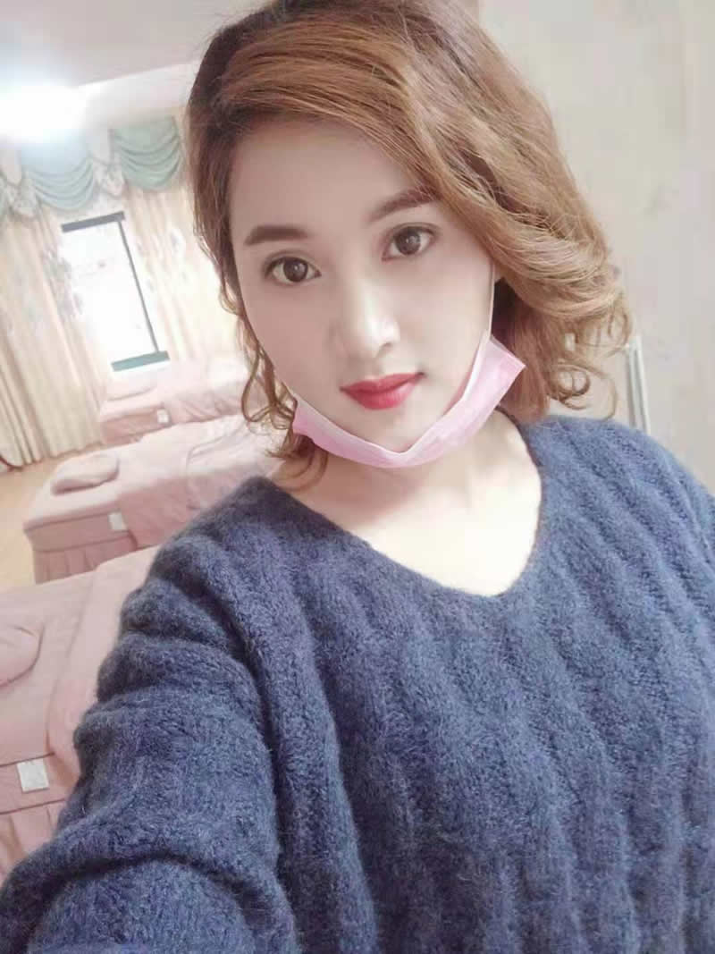 148届学员陈芳，学习课程，纹绣，美甲美睫，美容，现在凤凰城开综合店面，80平方面积，每月收入20000左右。